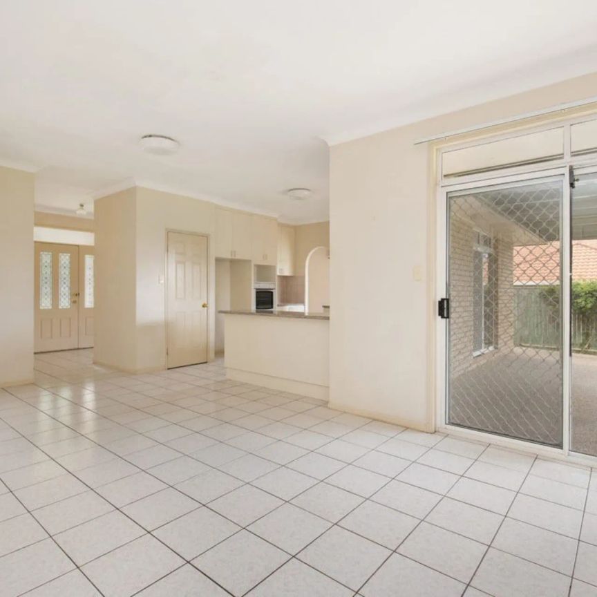 7 Piccadilly Place, Carindale. - Photo 1