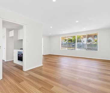 IMMACULATE FAMILY HOME - Photo 4