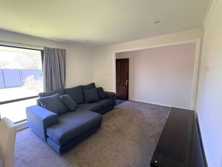 Modern 3-Bedroom Home for Lease – Secure, Spacious & Fully Furnished - Photo 2