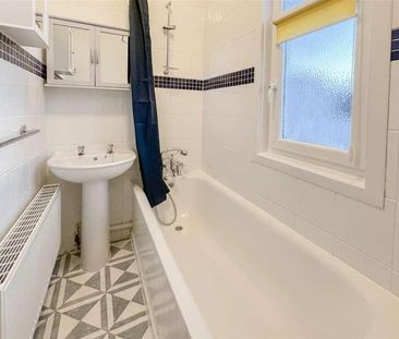 Upperton Gardens, Eastbourne, BN21 - Photo 5