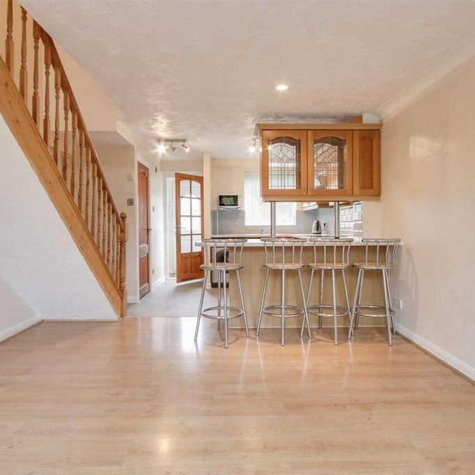 4 bedroom semi-detached house to rent - Photo 1