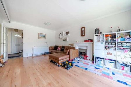 Woking, Surrey, GU21 - Photo 3