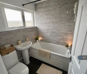 3 bedroom end of terrace house to rent - Photo 6