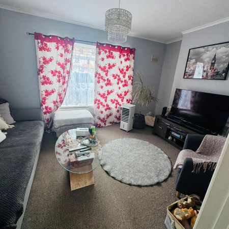 3 bedroom detached house to rent - Photo 2