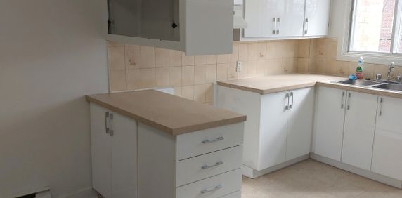 Haut Duplex 5 1/2 à Louer - Photo 2