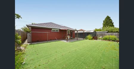 Stylish Modern Living in the Heart of Lalor - Photo 4