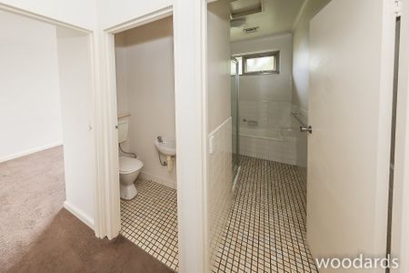 Spacious 2-bedroom apartment in prime location - Photo 4