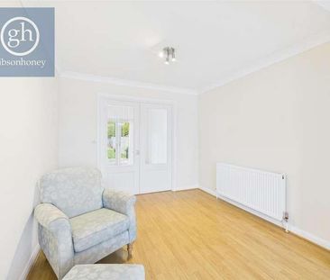 Royal Crescent, Ruislip, HA4 - Photo 3
