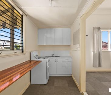 Inner City unit so close to QUT, Royal Brisbane Hospital and Centra... - Photo 2