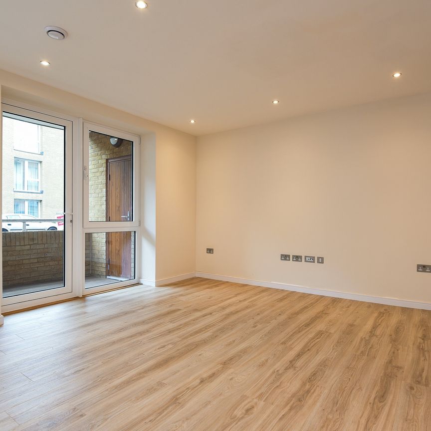 Almansa Way, Lymington, SO41 flat to rent - Photo 1