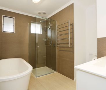 Immaculate Family Home in Quiet Court Location - Photo 4