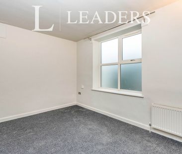 3 bedroom apartment to rent Titchfield Lane - Photo 1