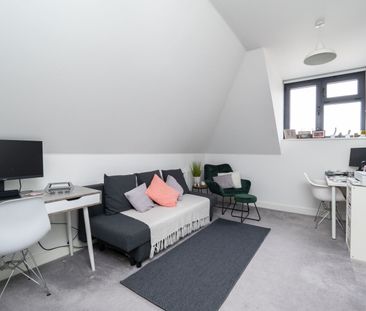 The Broadway, Cheam, SM3 - Photo 4