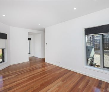 2/239A Victoria Road, Northcote - Photo 1