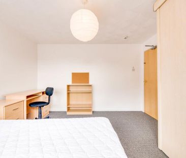 6 bedroom house to rent - Photo 4