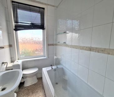 2 bedroom end of terrace house to rent - Photo 5