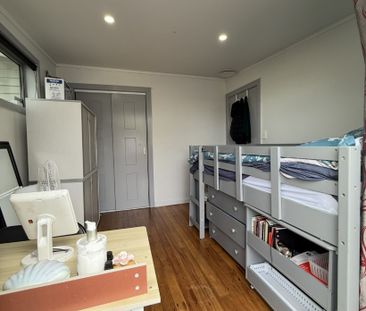 Warm & Spacious Family Home in a Fantastic Location - Photo 1