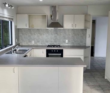 Easy Living in Hillcrest! - Photo 3