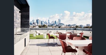 AUSTRALIAN LUXURY THAT FEELS LIKE HOME – IN THE HEART OF RICHMOND! - Photo 3