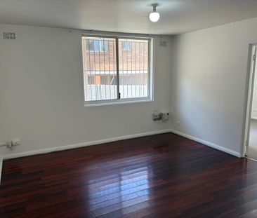 Well-presented apartment in a convenient Auburn location, offering ... - Photo 2
