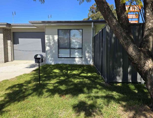 Modern 2 bedroom duplex. - Photo 1