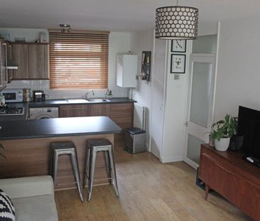 1 Bed Flat, Thorne Road, SW8 - Photo 3