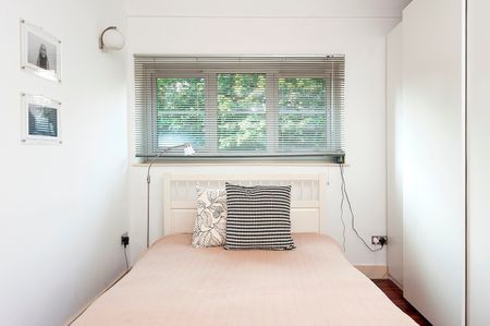 1 Bed Flat, Sunlight Square, E2 - Photo 2