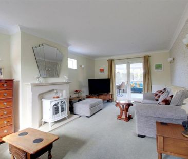 4 bedroom detached house to rent - Photo 2