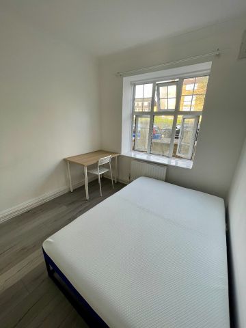 Room in a Shared Flat, Marina Court, E3 - Photo 4