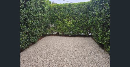 Open Plan Living Single Level Home with Stunning Inground Magnesium Pool overlooking Parklands - Photo 3