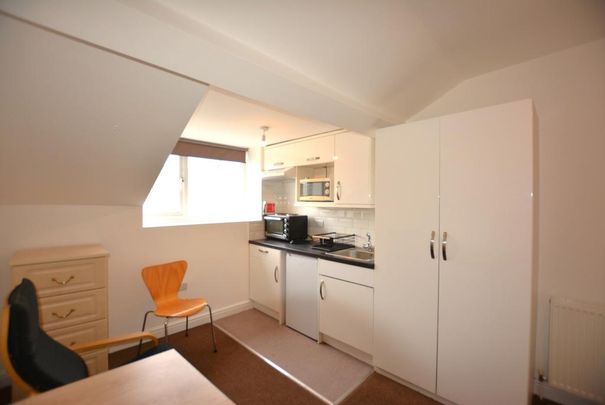 House of multiple occupation to rent - Photo 1