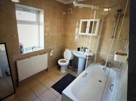 8 bedroom property to rent - Photo 2