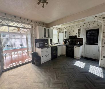 3 bedroom semi-detached house to rent - Photo 6