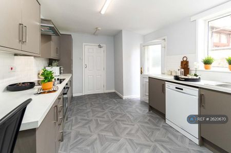 1 bedroom in a house share to rent - Photo 5