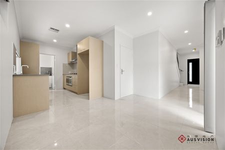 $1150/w Semi-New 2-Storey Modern in Cloverdale - Photo 5