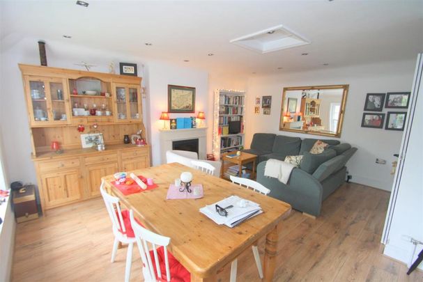 3 bedroom flat to rent - Photo 1