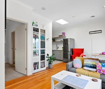 Stylish boutique living walking distance to everything - Photo 2