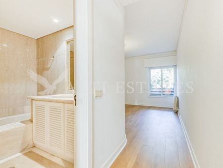 3 room luxury Flat for rent in Cascais e Estoril, Portugal - Photo 4