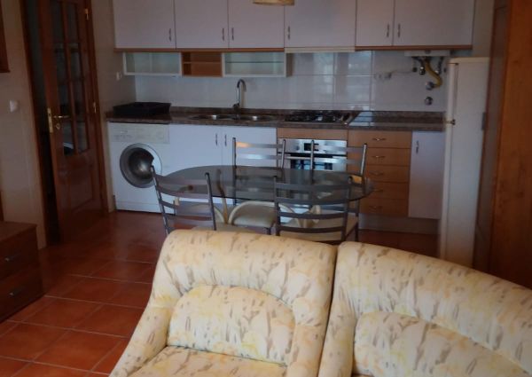 Apartamento T0+1 junto ao Centro Comercial Glicínias