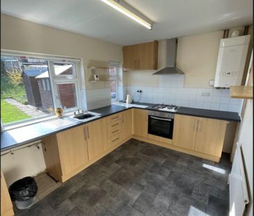 3 bedroom semi-detached house to rent - Photo 5