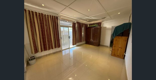 ✅ Freshly Painted & Ready! Sunny 3-Bed Home with Sunroom! - Photo 1