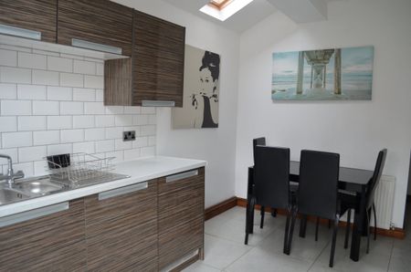 23 Coronation Road - Photo 5