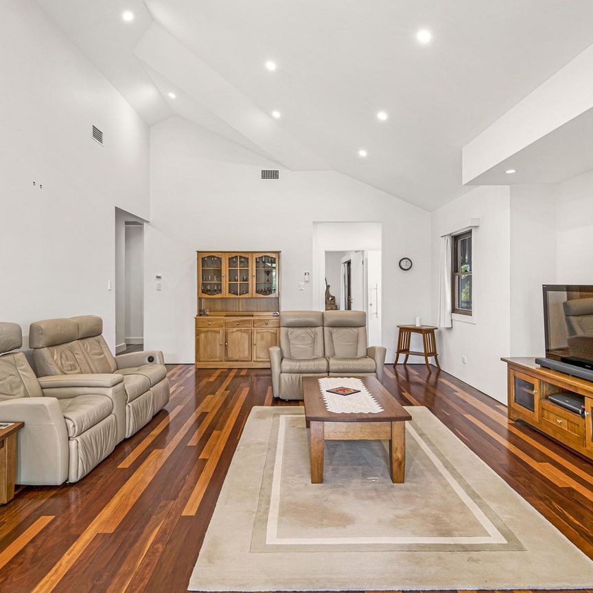 243 Ferguson Road, Seven Hills QLD 4170 - House For Rent | Domain - Photo 1