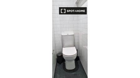 Bed for rent in 7-bedroom apartment in Phibsborough, Dublin - Photo 4