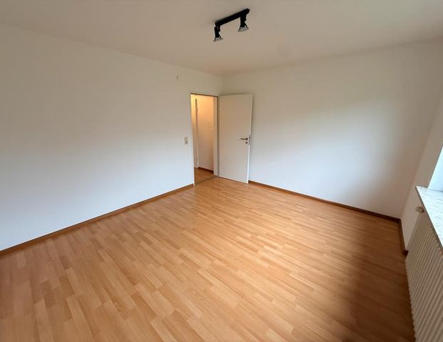 Schöne 2-Zimmer Wohnug mit eingebauter Küche, ruhig aber zentral - Foto 1