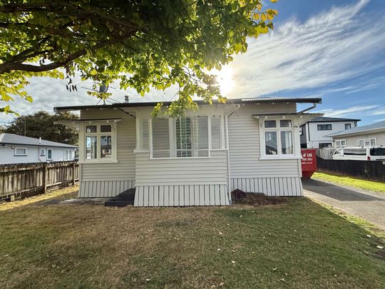 Character home fully renovated and ready to go! - Photo 1