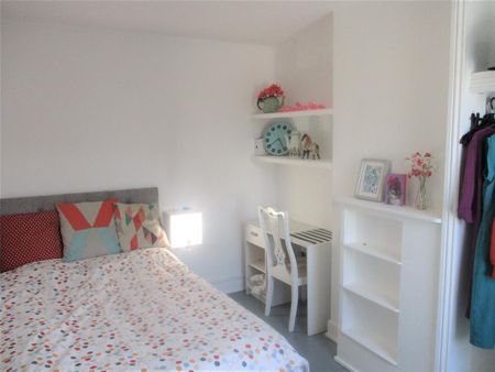 4 bedroom terraced house to rent - Photo 2