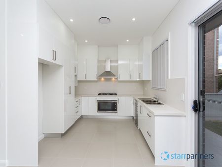 BEAUTIFUL 4 BEDROOM 2 BATHROOM FAMILY HOME - Photo 2