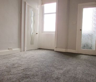 To Let 1 Bed Flat - Photo 4