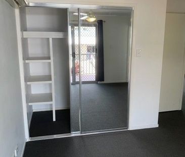 Modern Townhouse 3 Bed 2.5 Bath - Photo 3